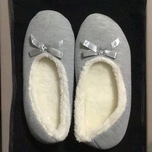 Festive Bow Slippers in Medium